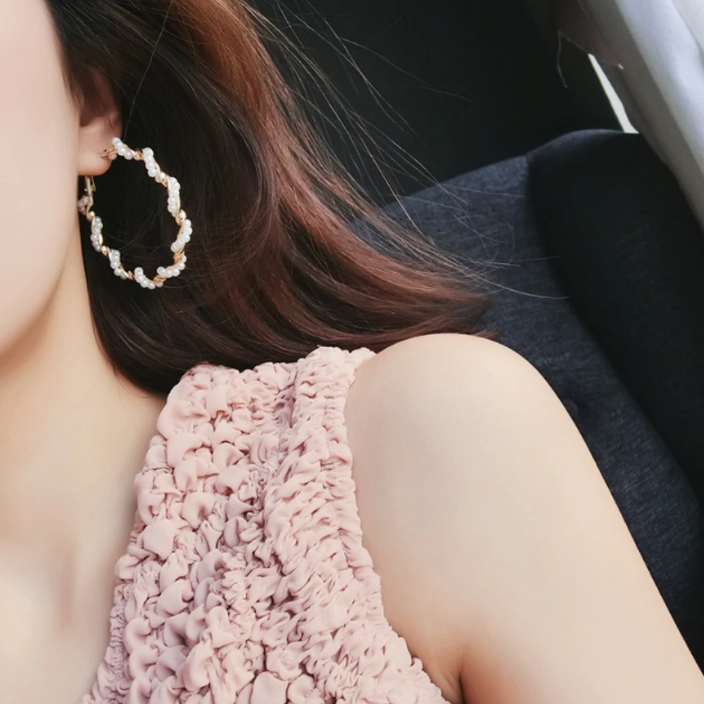 Lulu's Unique Pearl Twisted Boho Hoop Earrings - Picture 4 of 7